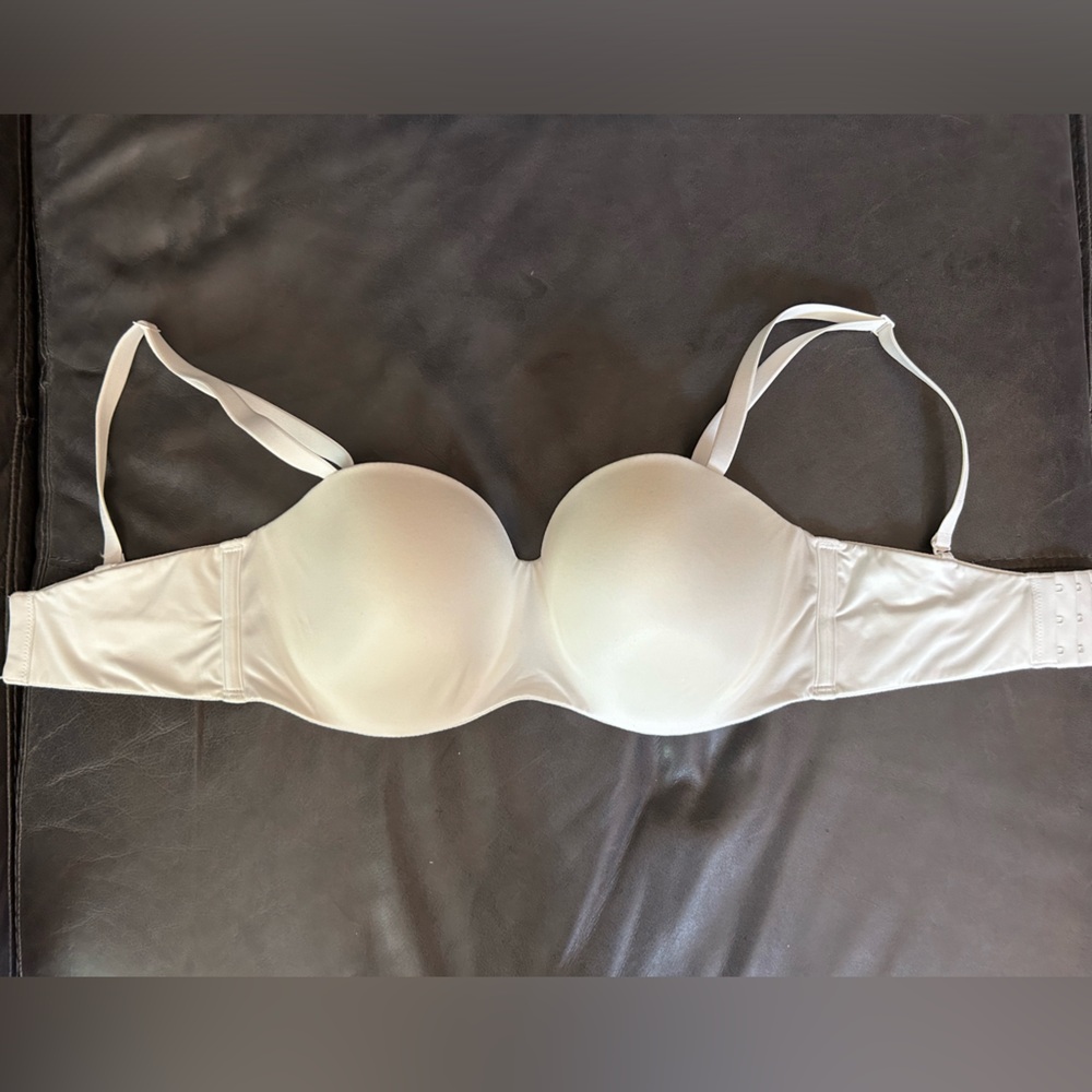 Victorias Secret 32DDD Bra Body by Victoria lined/strapless